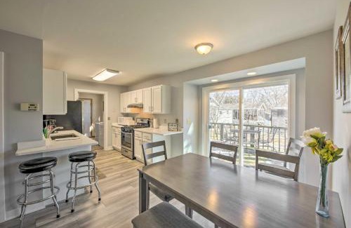 Twin Lakes Casa | Twin Lakes Escape with Deck Less Than 1 Mi to Beach!