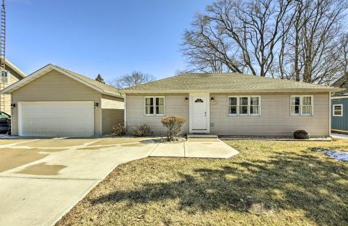 Twin Lakes Casa | Twin Lakes Escape with Deck Less Than 1 Mi to Beach!