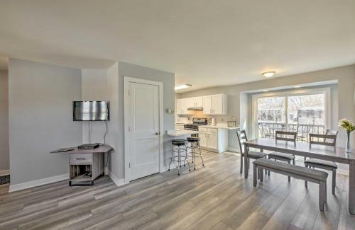 Twin Lakes Casa | Twin Lakes Escape with Deck Less Than 1 Mi to Beach!