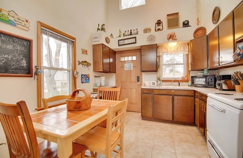Twin Lakes Casa | Twin Lakes Home - Walk to Lake Elizabeth!