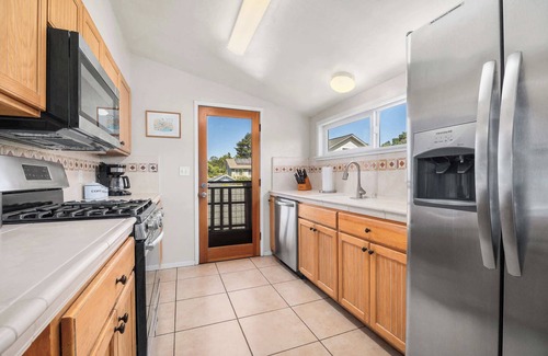 Eastside Santa Cruz Casa | Twin Lakes Surf Cabin - Sleeps Up To 12