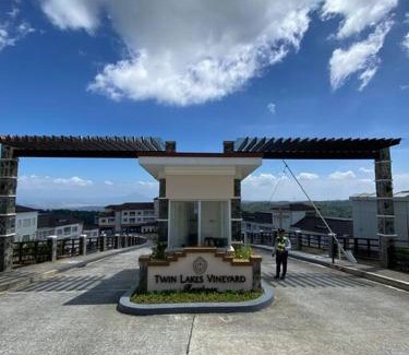 Laurel Apartamento | Twin Lakes Vineyard Residences Tagaytay Shiraz Building