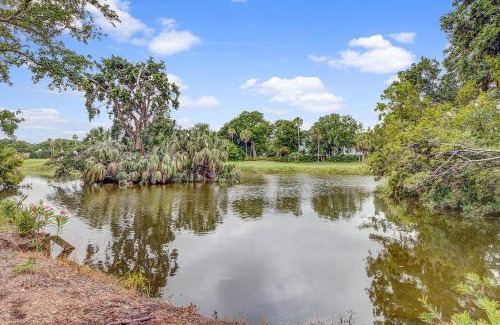 Charleston County Casa | Twin Oaks 26 by Wild Dunes, with Golf View