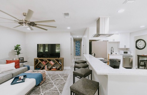 Ocean Springs Casa | Twin Oaks - close to beach & downtown Ocean Springs!