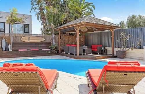 Marmion Casa | Twin Palms: 4BRM Coastal Retreat with Pool & BBQ