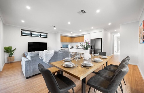 Aldinga Beach Casa | Twin Paradise - 8BR Paradise Point & Palms