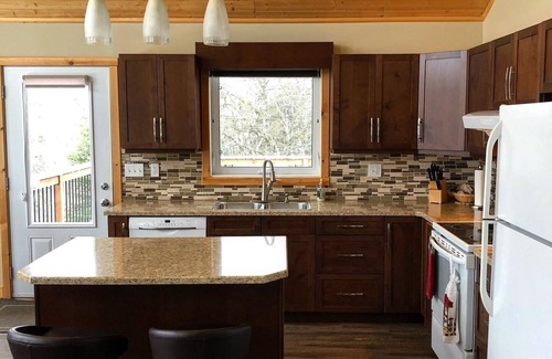 Manitoba Cabina | Twin Peaks Retreat- Cozy all-season cottage at beautiful Big Whiteshell Lake!
