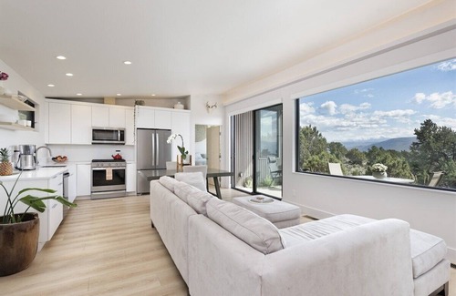 Missouri Heights Casa | Twin Peaks | Scenic Hot Tub + Serene Design