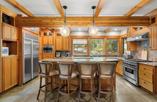 Ponderosa Palisades Casa | Twin Pine Retreat | Firepit, Garage & Hot Tub