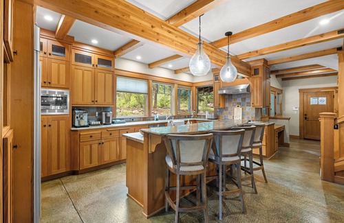 Ponderosa Palisades Casa | Twin Pine Retreat | Firepit, Garage & Hot Tub