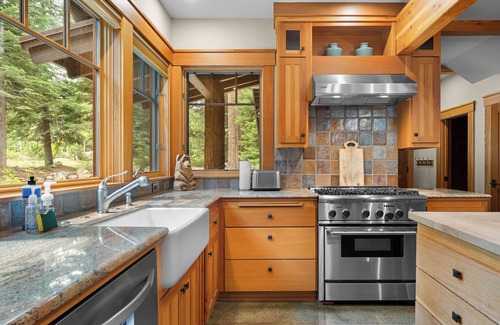 Ponderosa Palisades Casa | Twin Pine Retreat | Firepit, Garage & Hot Tub