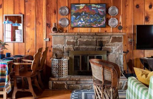 Ruidoso Casa | Twin Pines Casita - Big Yard, View, Porch, Hot Tub, & Charm