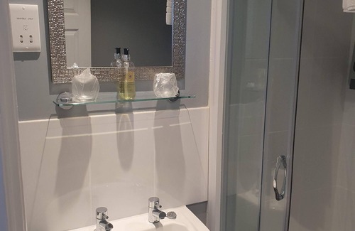 East Harling Cama Y Desayuno | Doble con dos camas-Moderno-Baño con ducha