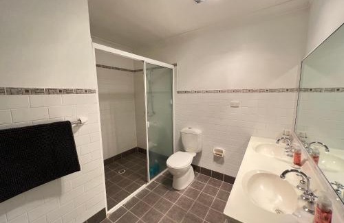 Rydalmere Casa | Twin Room Ideal for Friends and Travelers - R5