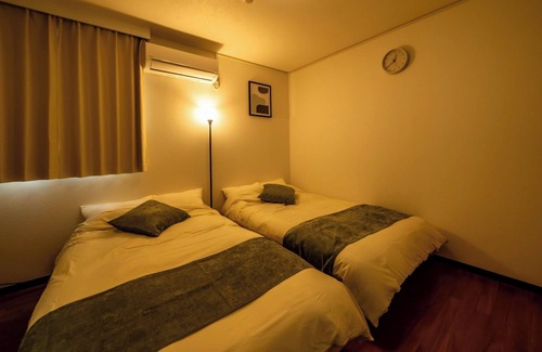 Minato Hotel | Twin room with private bathroom / Osaka Ōsaka