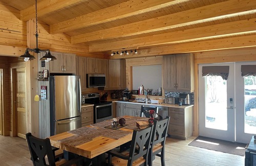 Manitoulin District Cabaña | Twins Harbour Cottage on Lake Kagawong, Manitoulin Island.