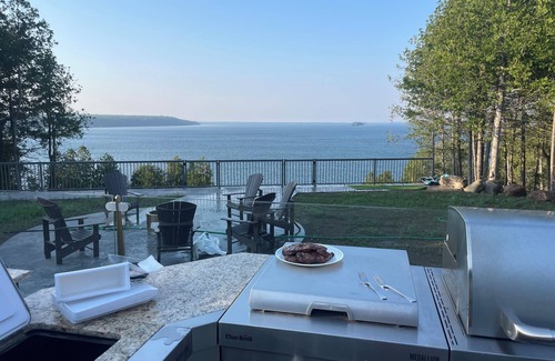 Manitoulin District Cabaña | Twins Harbour Cottage on Lake Kagawong, Manitoulin Island.