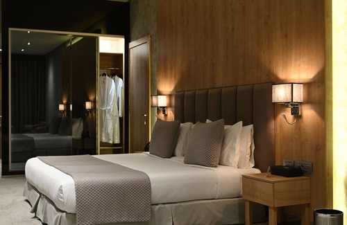 Kfardebian Hotel | Twinz Hotel
