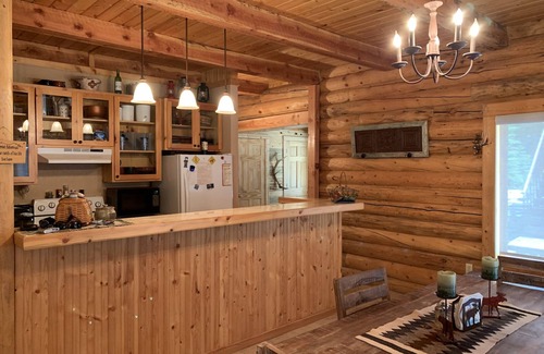 Silver Gate Cabina | Twisted Twig Cabin: Family trips to Yellowstone are great at Twisted Twig!