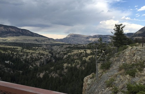 Silver Gate Cabina | Twisted Twig Cabin: Family trips to Yellowstone are great at Twisted Twig!