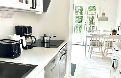 Hastveda Casa | Two beautiful smaller houses with boat in a natural setting on Lursjön