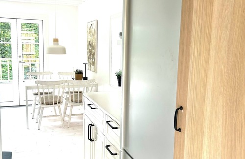 Hastveda Casa | Two beautiful smaller houses with boat in a natural setting on Lursjön