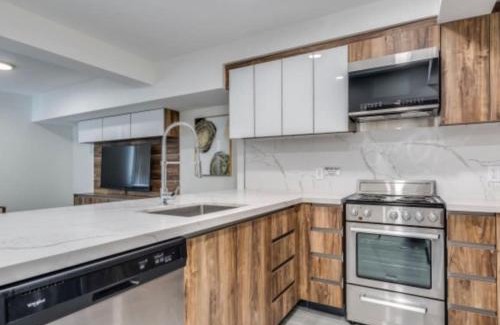 West End Apartamento | Two Bed & Breakfast Eterno Davie Village by Sunset Beach & Parking