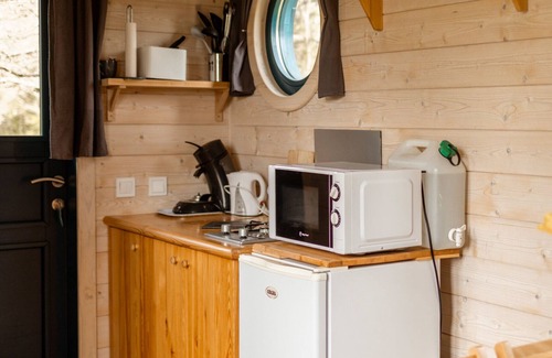 Sainte-Suzanne-and-Chammes Casa | 2 ème étage-Suite-Baño privado con ducha-Clásico-Vista al Jardín
