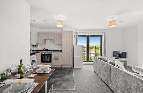 George Green Apartamento | Two Bed Heathrow Apartment + Free Parking