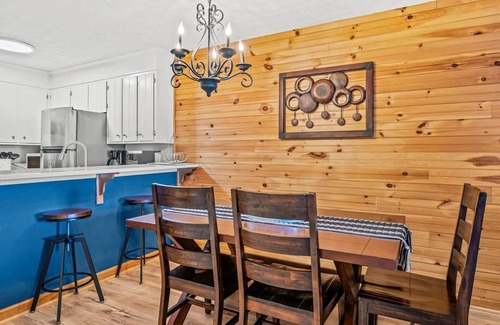 Chalet Village Apartamento | Two Bed Room Condo Mountain Views Indoor Pool