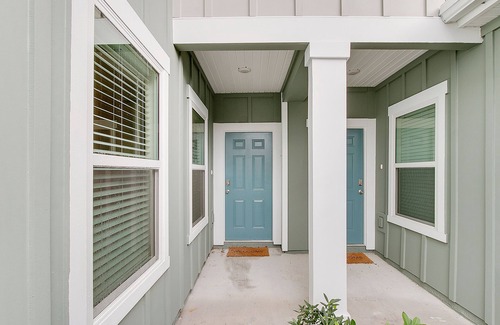 Baymeadows Casa | Two Bedroom, 21/2 bath in the center of everything!