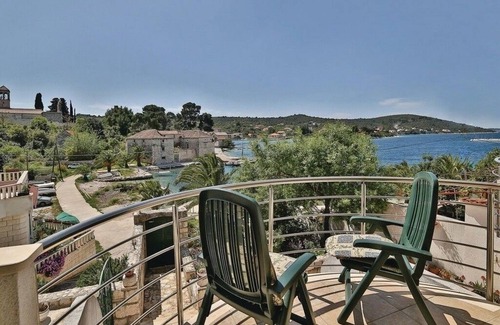 Veliki Drvenik Apartamento | Apartamento para dos personas con terraza y vista al mar Drvenik Veliki, Drvenik (A-23892-a)