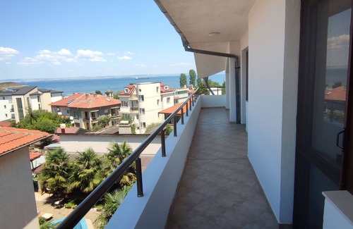 Chernomorets Apartamento | Two-Bedroom Apartment with Terrace and Sea View
