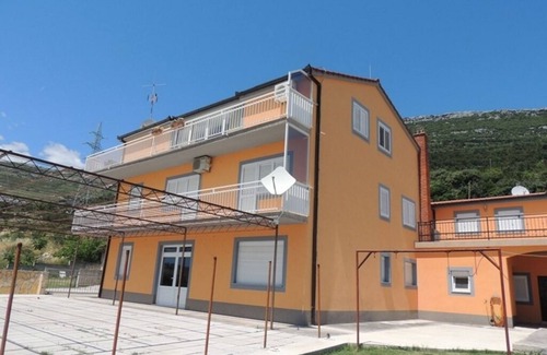 Kastel Stari Apartamento | Apartamento para dos personas con terraza y vista al mar Kastel Stari, Kastela (A-12104-b)