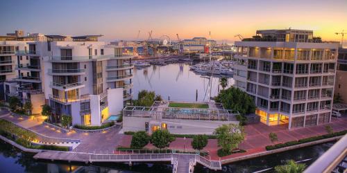 Victoria and Alfred Waterfront Apartamento | Two Bedroom Apartment - fully furnished and design