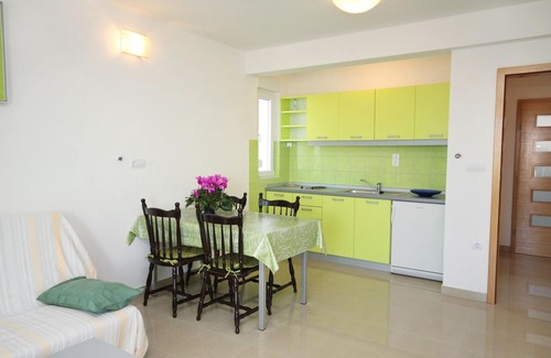 Duce Apartamento | Apartamento para dos personas con terraza y vista al mar Duce, Omis (A-5261-b)