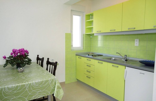 Duce Apartamento | Apartamento para dos personas con terraza y vista al mar Duce, Omis (A-5261-b)
