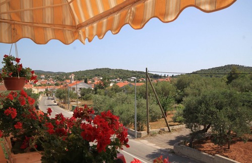 Kukljica Apartamento | Apartamento para dos personas con terraza y vista al mar Kukljica, Ugljan (A-8238-a)