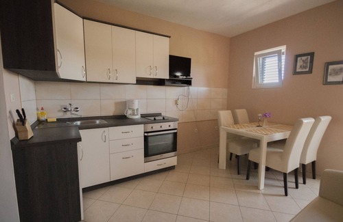 Kukljica Apartamento | Apartamento para dos personas con balcón y vista al mar Kukljica, Ugljan (A-8253-b)