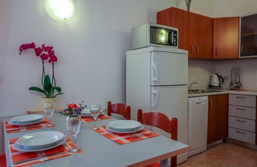 Nevidane Apartamento | Apartamento para dos personas con terraza y vista al mar Nevidane, Pasman (A-18054-a)