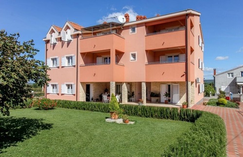 Nevidane Apartamento | Apartamento para dos personas con terraza y vista al mar Nevidane, Pasman (A-18054-a)