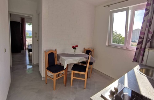 Zivogosce Apartamento | Apartamento para dos personas con balcón y vista al mar Zivogosce - Porat, Makarska (A-16289-d)