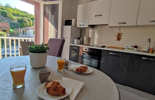 Ploce Apartamento | Apartamento para dos personas con un balcon Rogotin, Usce Neretve (A-23141-a)