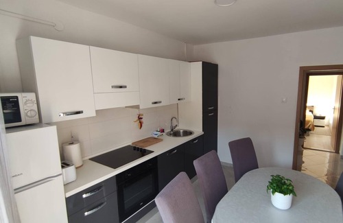 Ploce Apartamento | Apartamento para dos personas con un balcon Rogotin, Usce Neretve (A-23141-a)