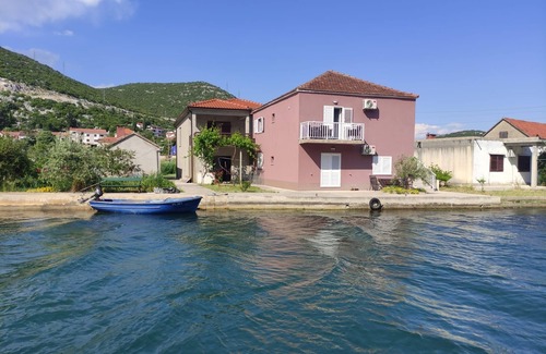 Ploce Apartamento | Apartamento para dos personas con un balcon Rogotin, Usce Neretve (A-23141-a)