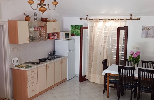Sutivan Apartamento | Apartamento para dos personas con terraza y vista al mar Sutivan, Brac (A-21426-a)