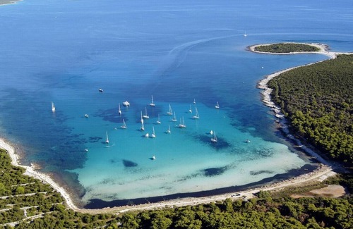 Verunic Apartamento | Two bedroom apartment with terrace and sea view Verunic, Dugi otok (A-15209-a)