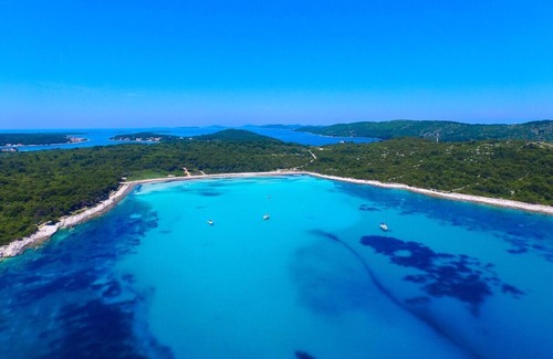 Verunic Apartamento | Two bedroom apartment with terrace and sea view Verunic, Dugi otok (A-15209-a)