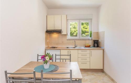 Bratus Apartamento | Two-Bedroom Apartment In Krvavica