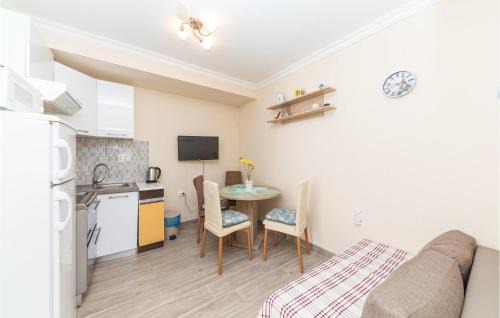 Businci Apartamento | Two-Bedroom Apartment In Okrug Gornji